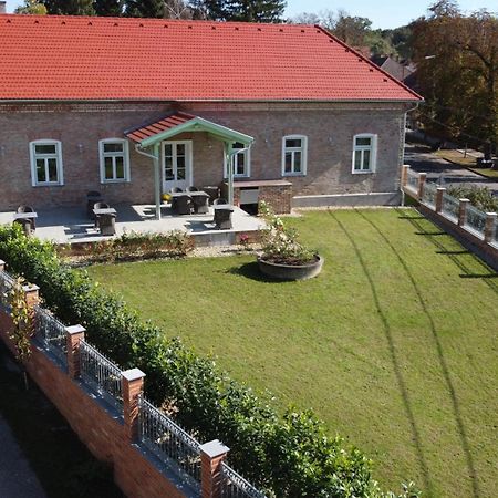 Bed and Breakfast Kira Panzio Lengyeltoti Exterior foto