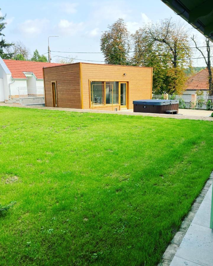 Bed and Breakfast Kira Panzio Lengyeltoti Exterior foto