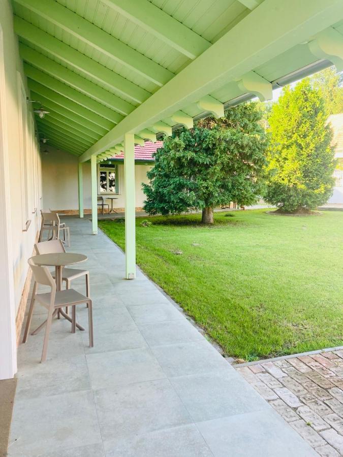 Bed and Breakfast Kira Panzio Lengyeltoti Exterior foto