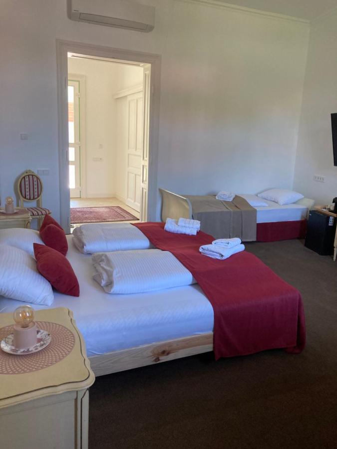 Bed and Breakfast Kira Panzio Lengyeltoti Exterior foto