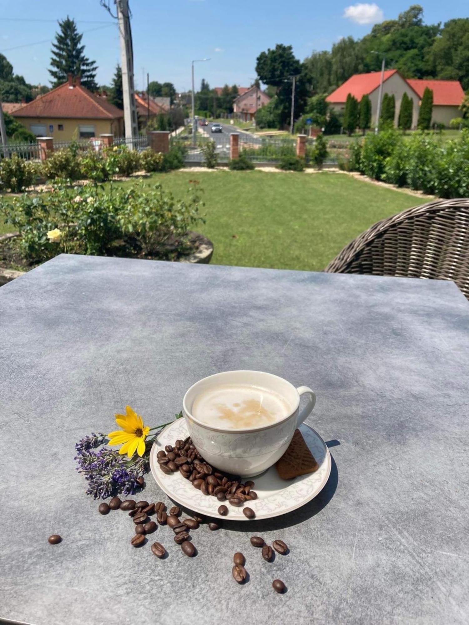 Bed and Breakfast Kira Panzio Lengyeltoti Exterior foto