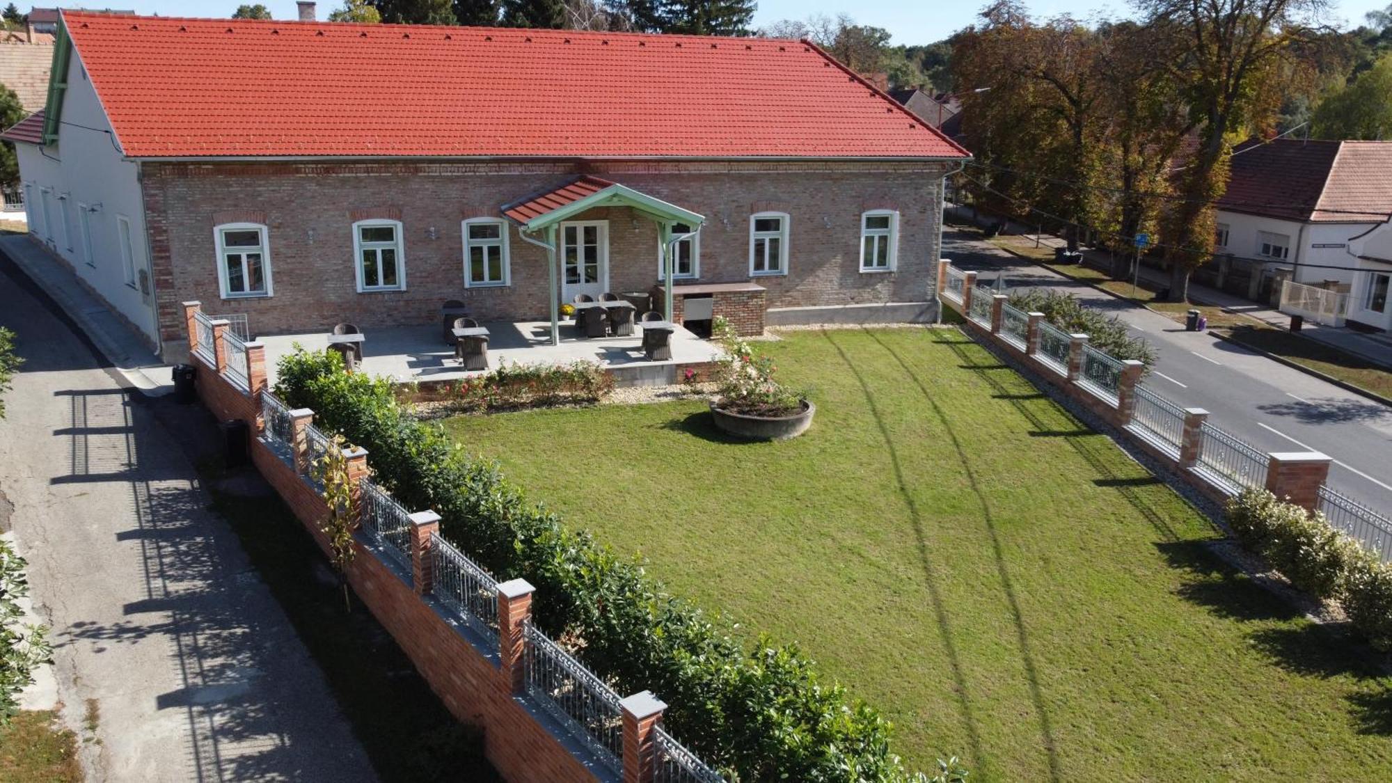 Bed and Breakfast Kira Panzio Lengyeltoti Exterior foto